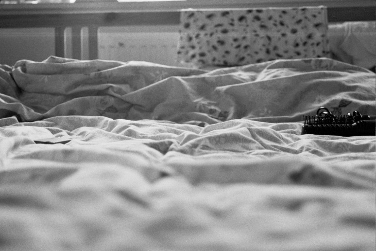 film photography 35mm film analog life environment notes ilford delta 400 pro B&W black and white grain netherlands holland   bed home 